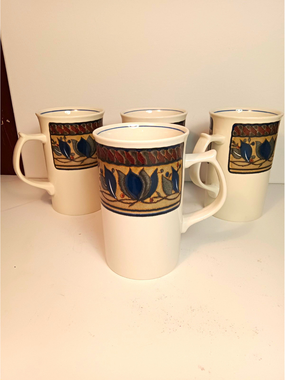Mikasa Intaglio Arabella Cappuccino Mugs Set of 4 CAC01 Mint Condition Vintage